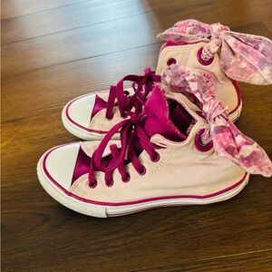 Pink Converse high tops for girls size 2Y good condition